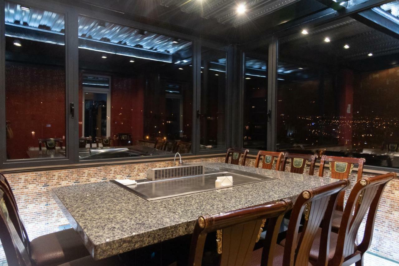 Top Boutique Hotel（首席精品酒店） Тбилиси Экстерьер фото